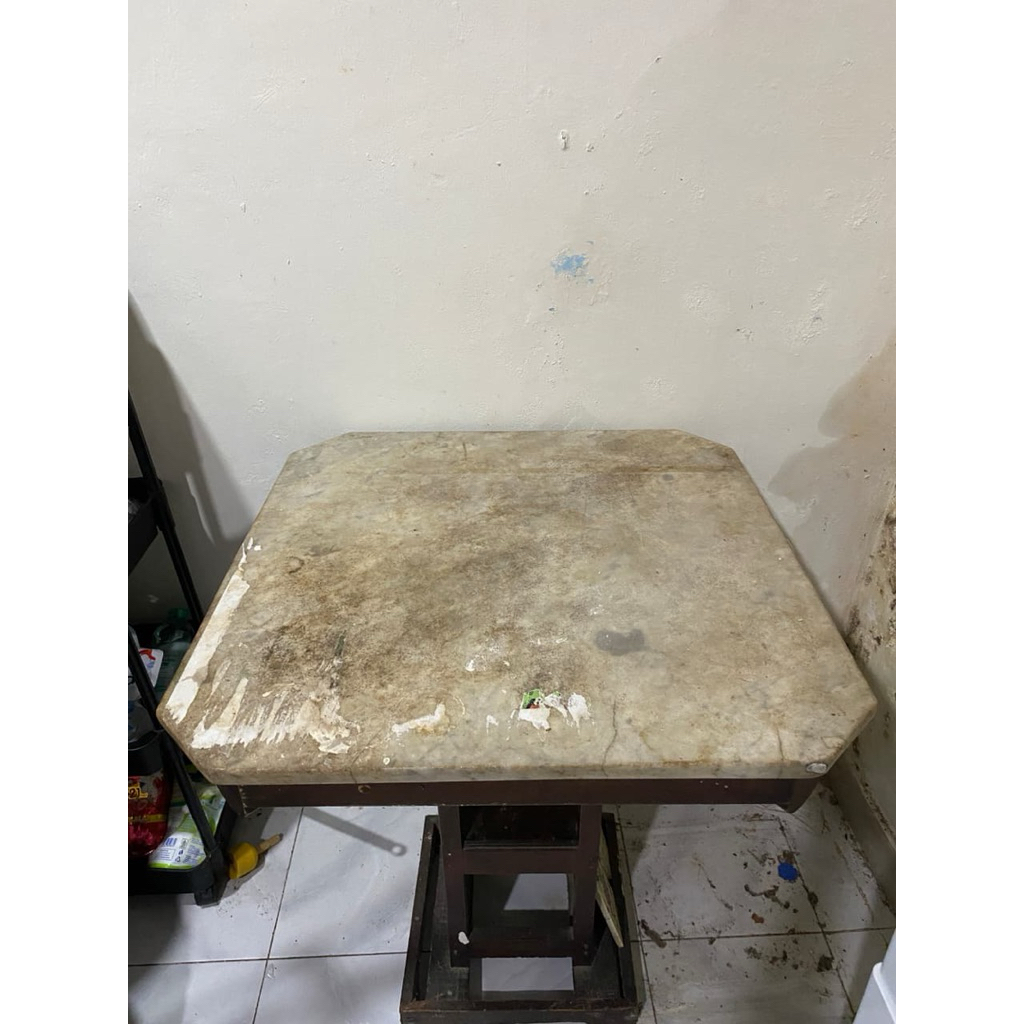Meja Marmer Antik