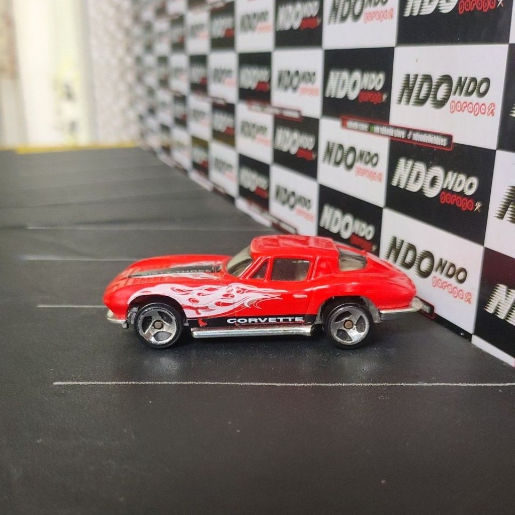 Hot Wheels '63 Corvette Split Window Red 2nd Loose - 2002 Corvette Series