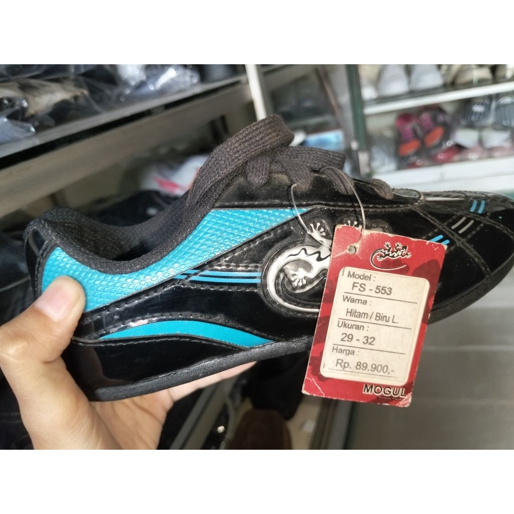 Sepatu Futsal anak mogul
