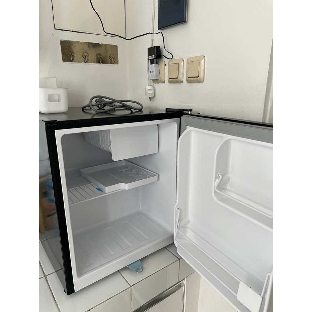 kulkas mini bekas second preloved (like new)