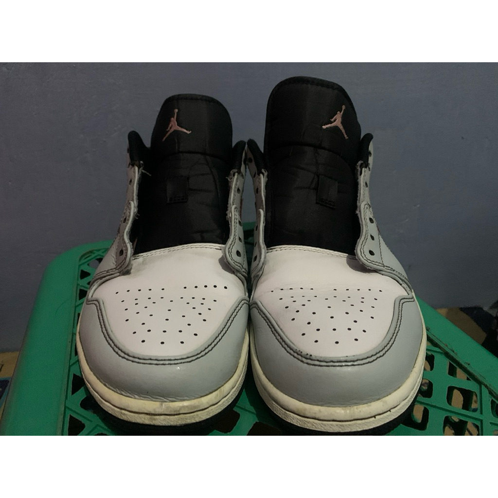 Air Jordan 1 Low Black/bleached coral-grey fog