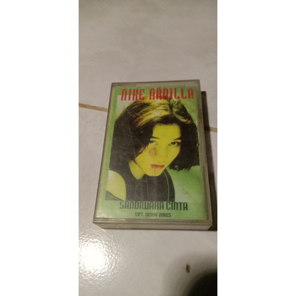 kaset pita Nike Ardilla sandiwara cinta