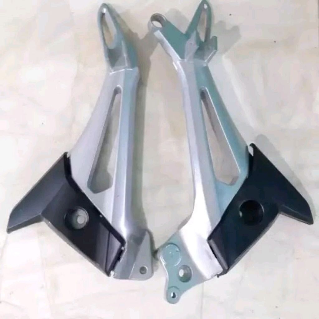 Footstep Dudukan REVO LAMA, SUPRA X 125 NEW BATMAN Step Belakang Set Kanan-Kiri Cakram Rem tinggal