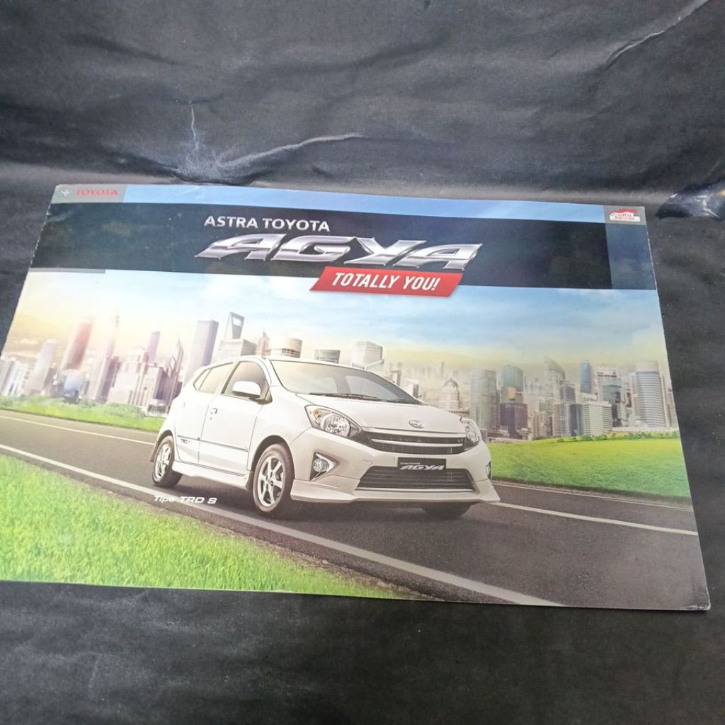 poster brosur leaflet katalog Toyota Agya tahun 2014