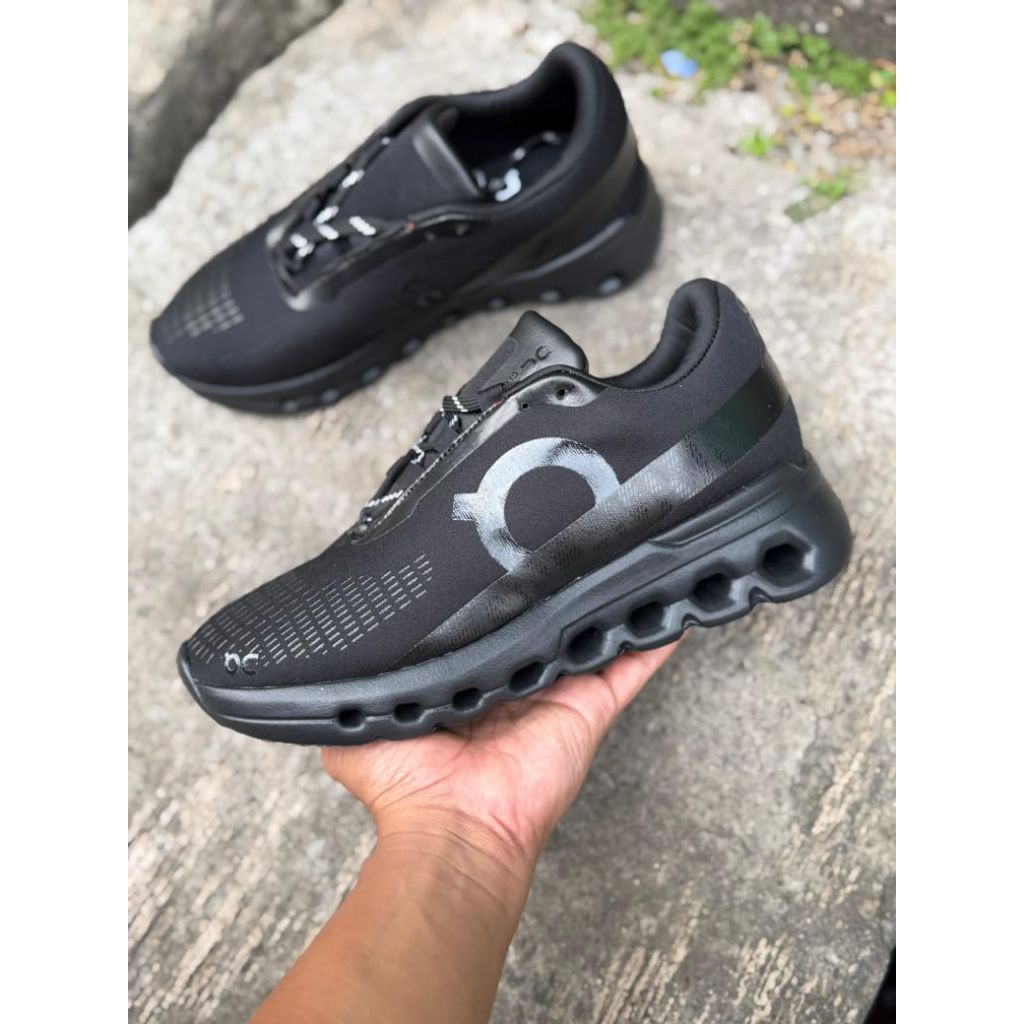 sepatu running on cloud monster