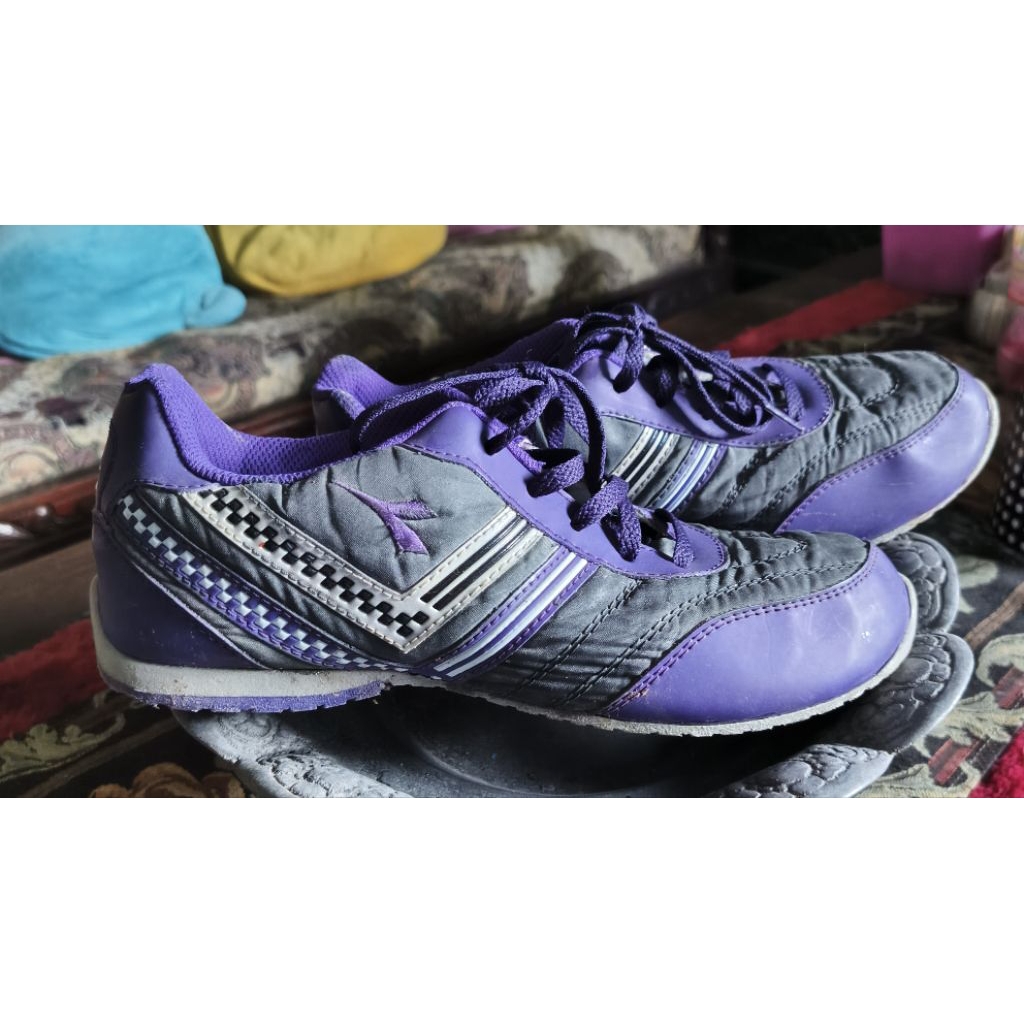 sepatu diadora preloved second ukuran 37