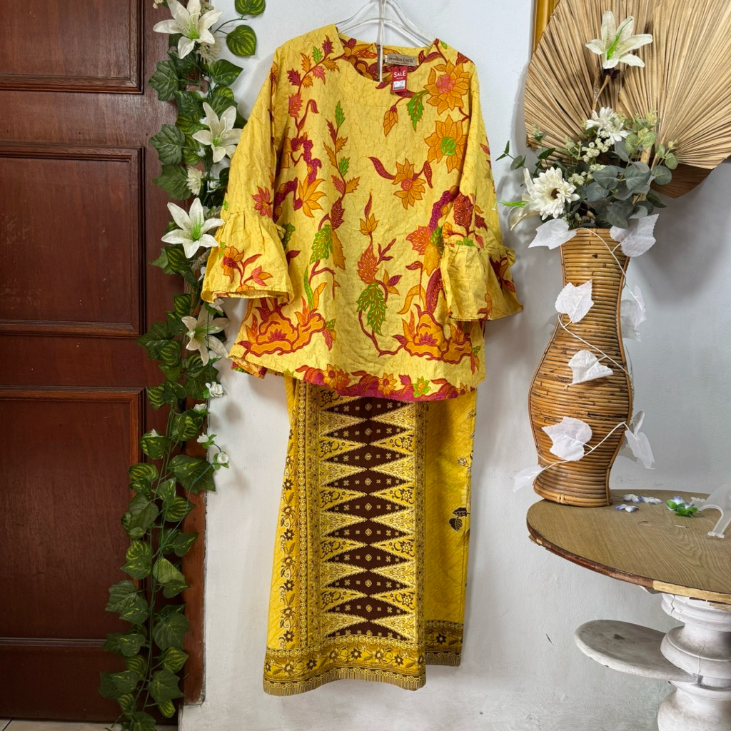 Set Blouse Batik Rok Kebaya Kuning