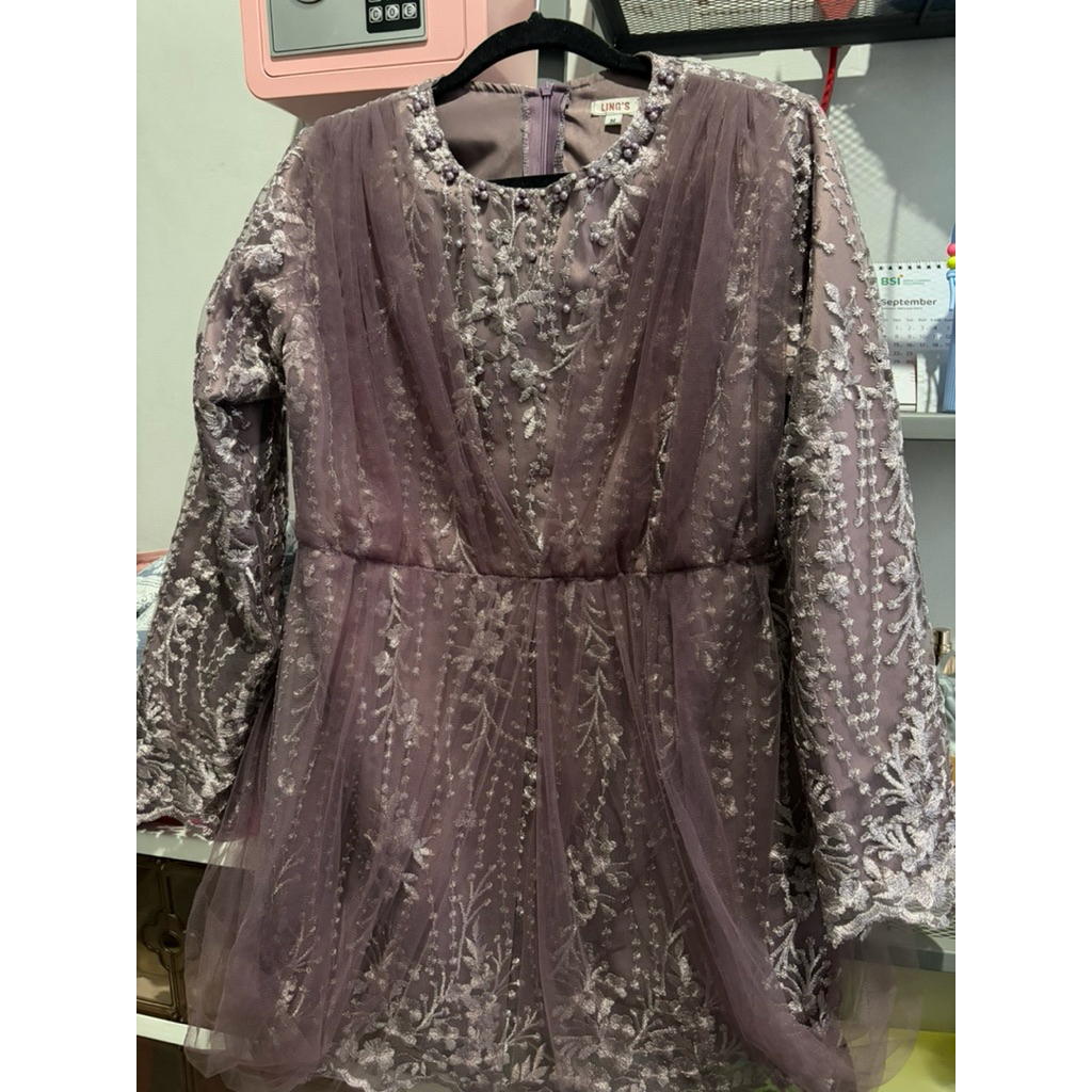 Kebaya warna mauve