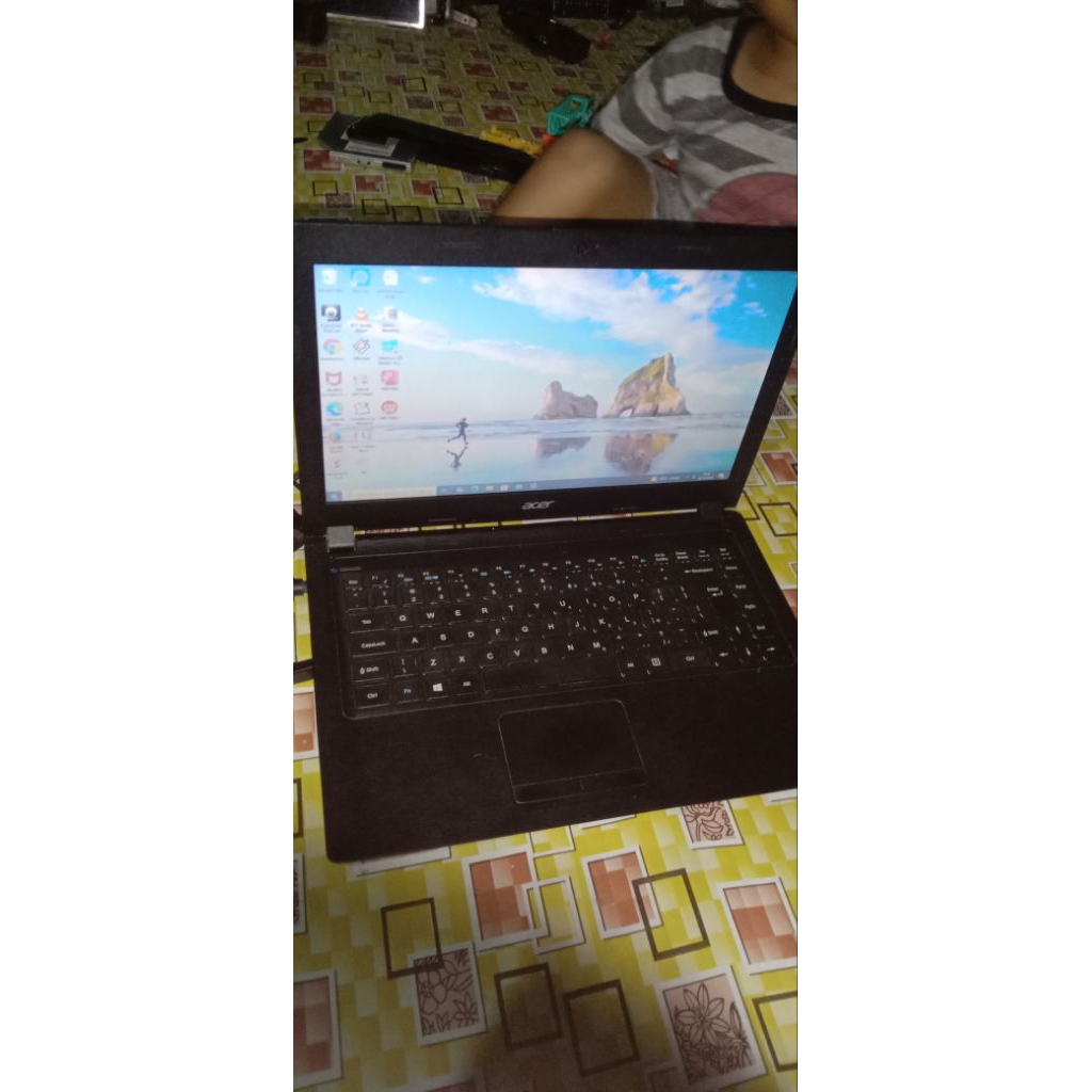 Laptop Acer Z1401 intel celeron