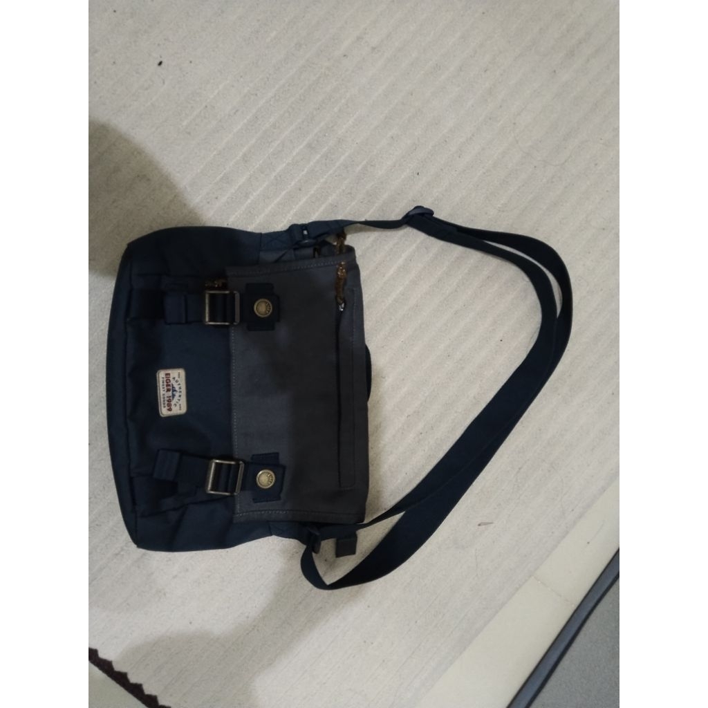 preloved tas slempang EIGER ori sebulan pakai