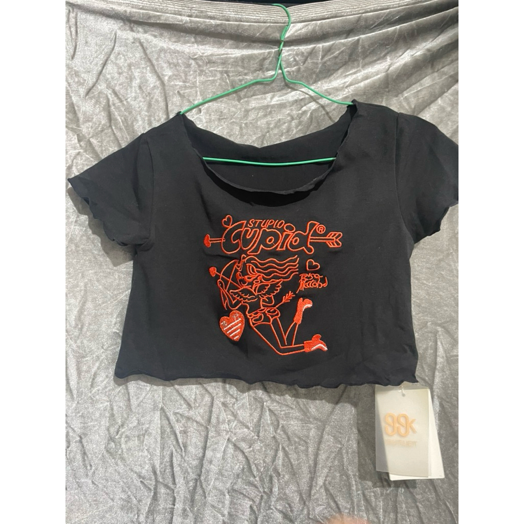 Preloved Baju Crop Sabrina Wanita