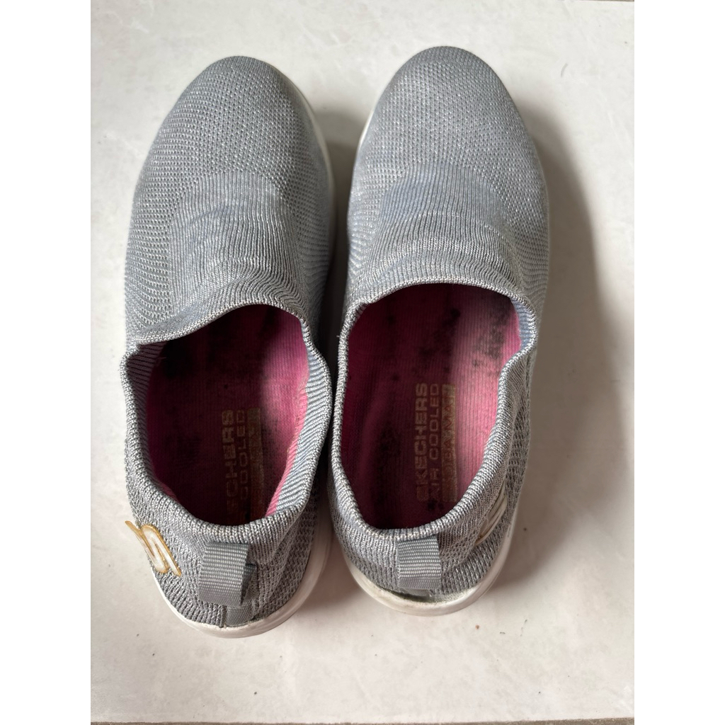 Preloved Sepatu Skechers Go Walk Evolution Ultra Assurance Warna Abu ukuran 9