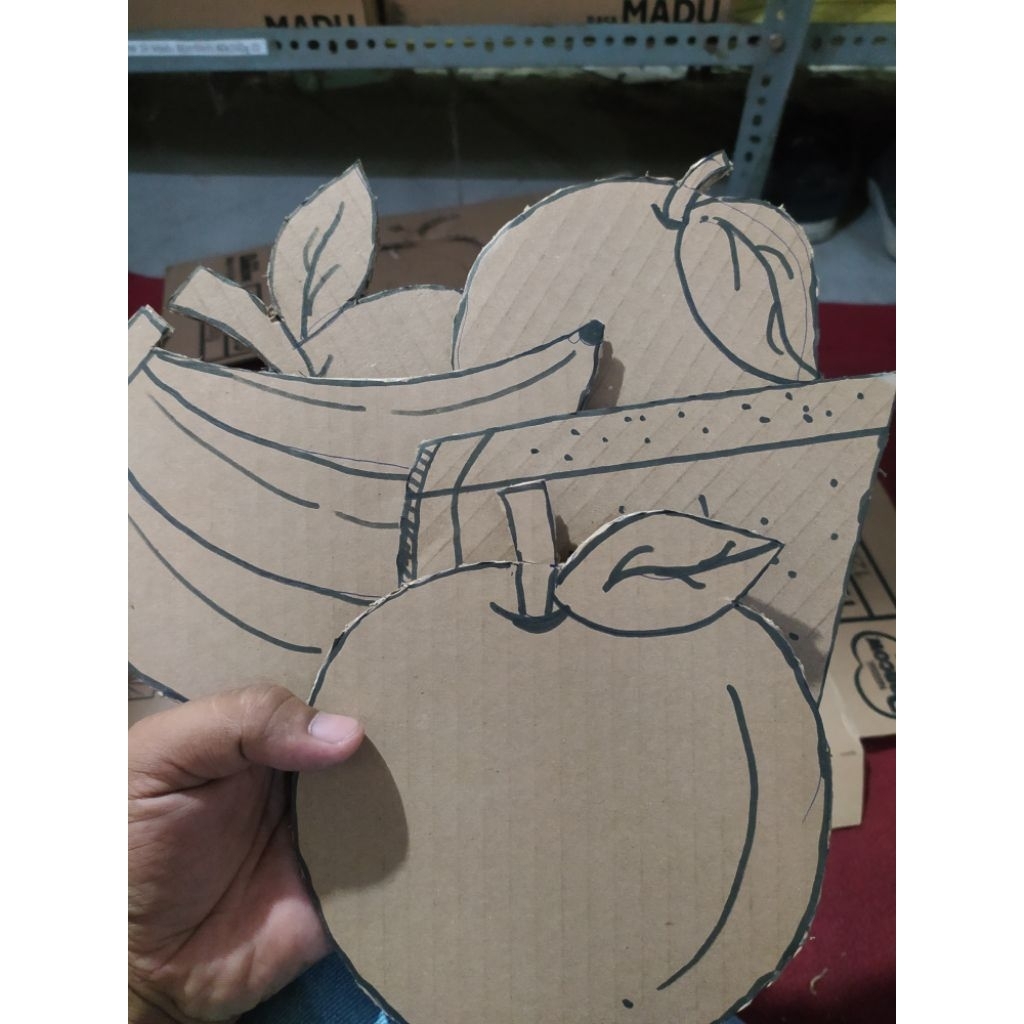 PRAKARYA KARDUS BEKAS ANEKA BUAH- BUAHAN