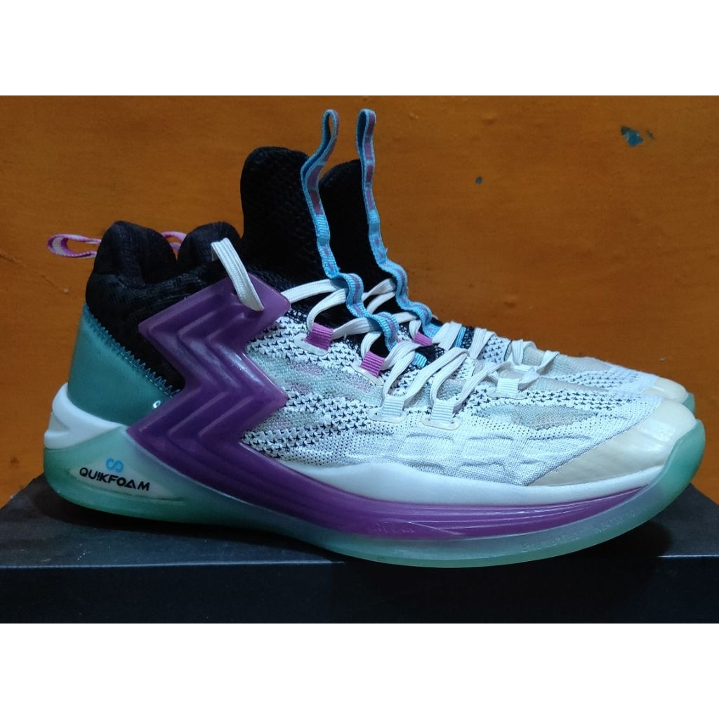 Sepatu Basket 361 good condition