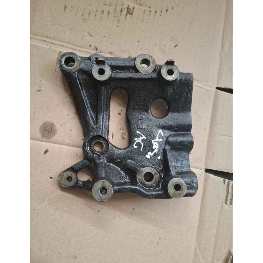 braket dudukan kompresor AC charade clasy classy winner g102 90-96