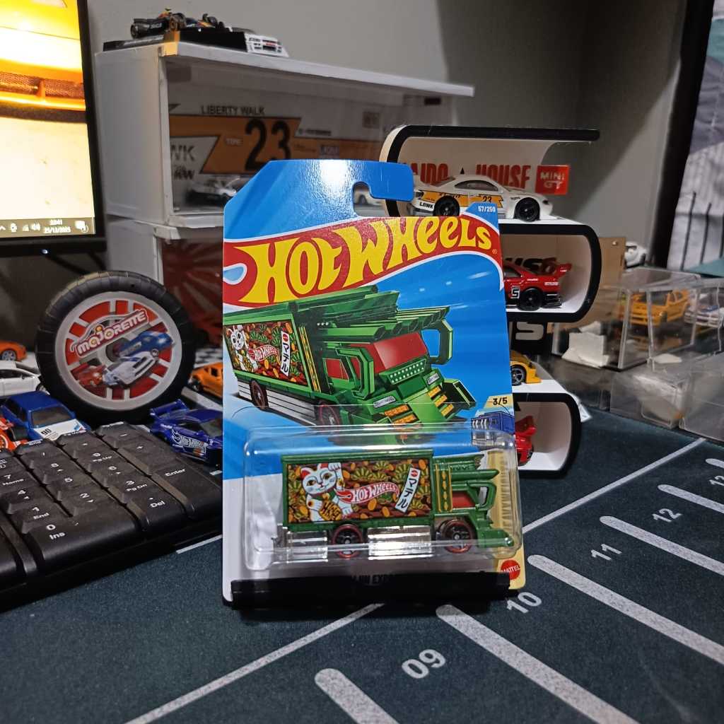 HotWheels Raijin Express