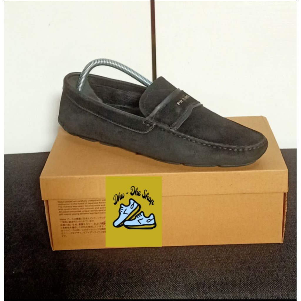 Sepatu slip on Prada Suede size 41 original mewah dan berkelas nego