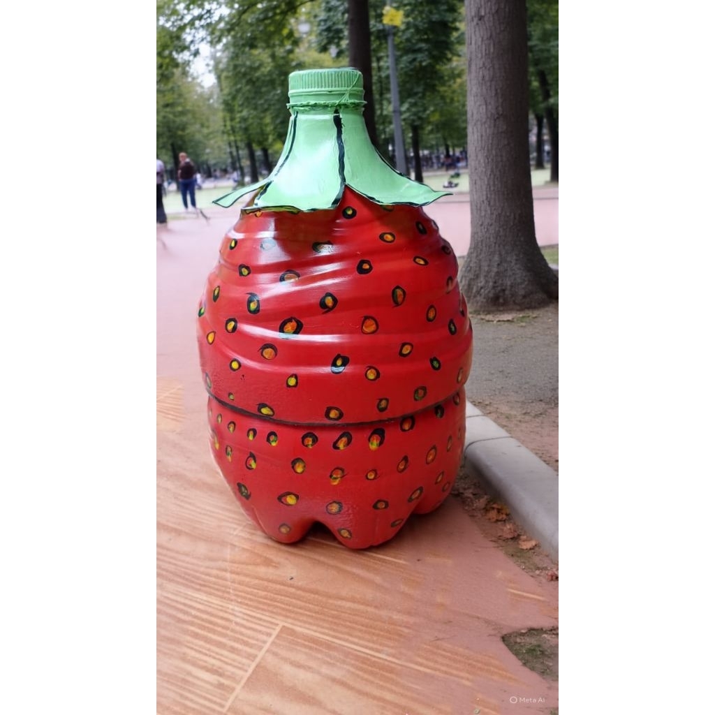 tempat sampah karakter strawberry