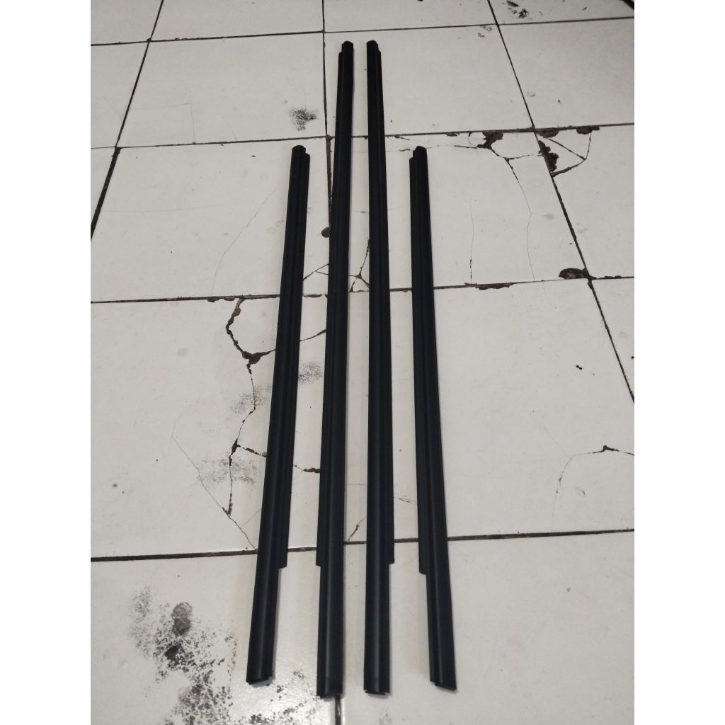 karet plipit / lis kaca mobil bagian luar TOYOTA VIOS GEN 2 tahun 2007 - 2013