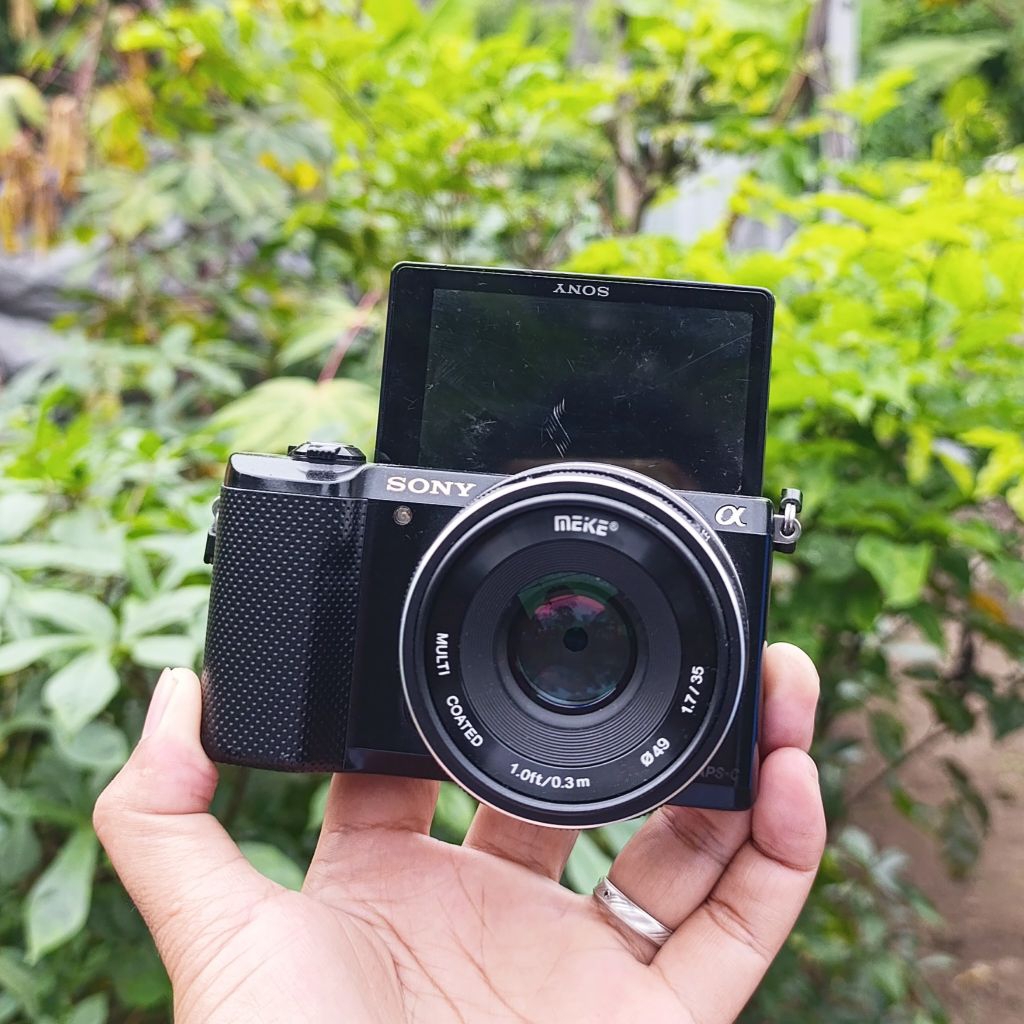 mirrorless Sony a5000 Lensa fix 35mm f1.7