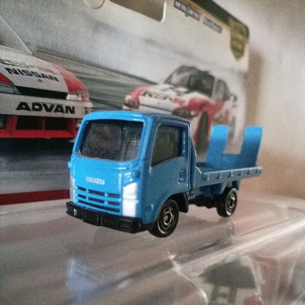 Preloved ISUZU ELF towing TOMICA
