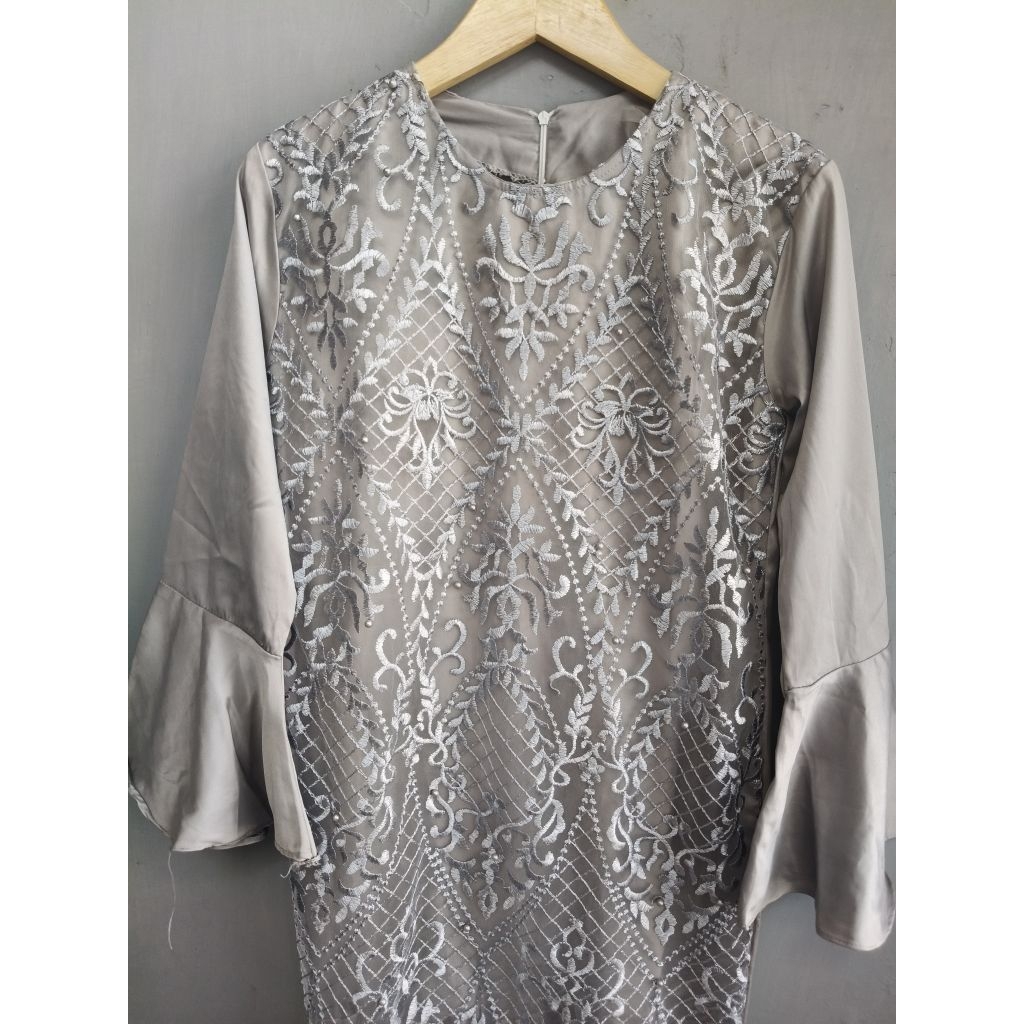 Dress Brukat Mutiara Outfit Lebaran Kondangan Wisuda