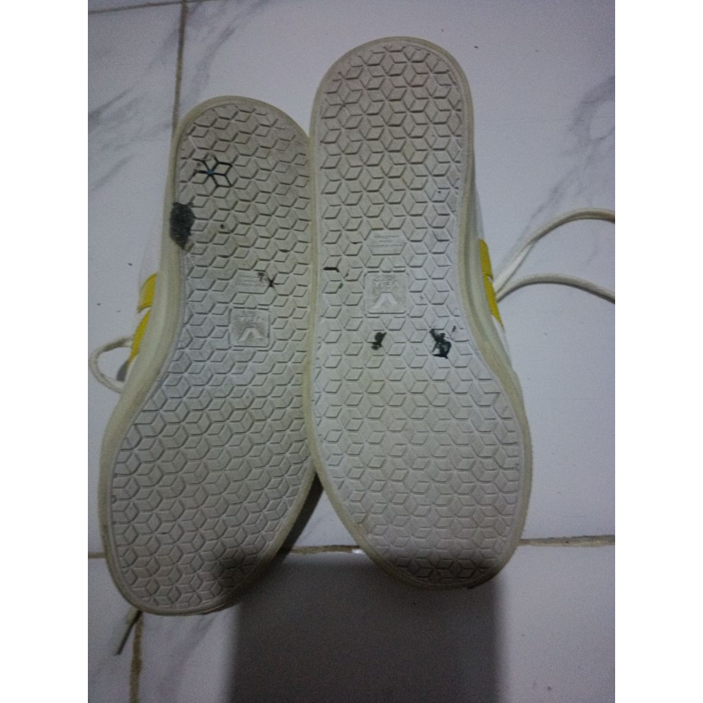 sepatu veja kuning kate middlestone