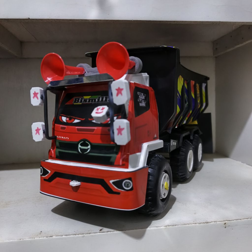 Truk Modifikasi Bahan Plastik DIY Kontruksi Mainan Anak