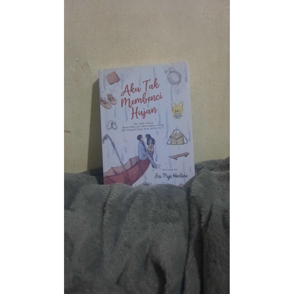 Novel Aku Tak Membenci Hujan - Sri Puji Hartini