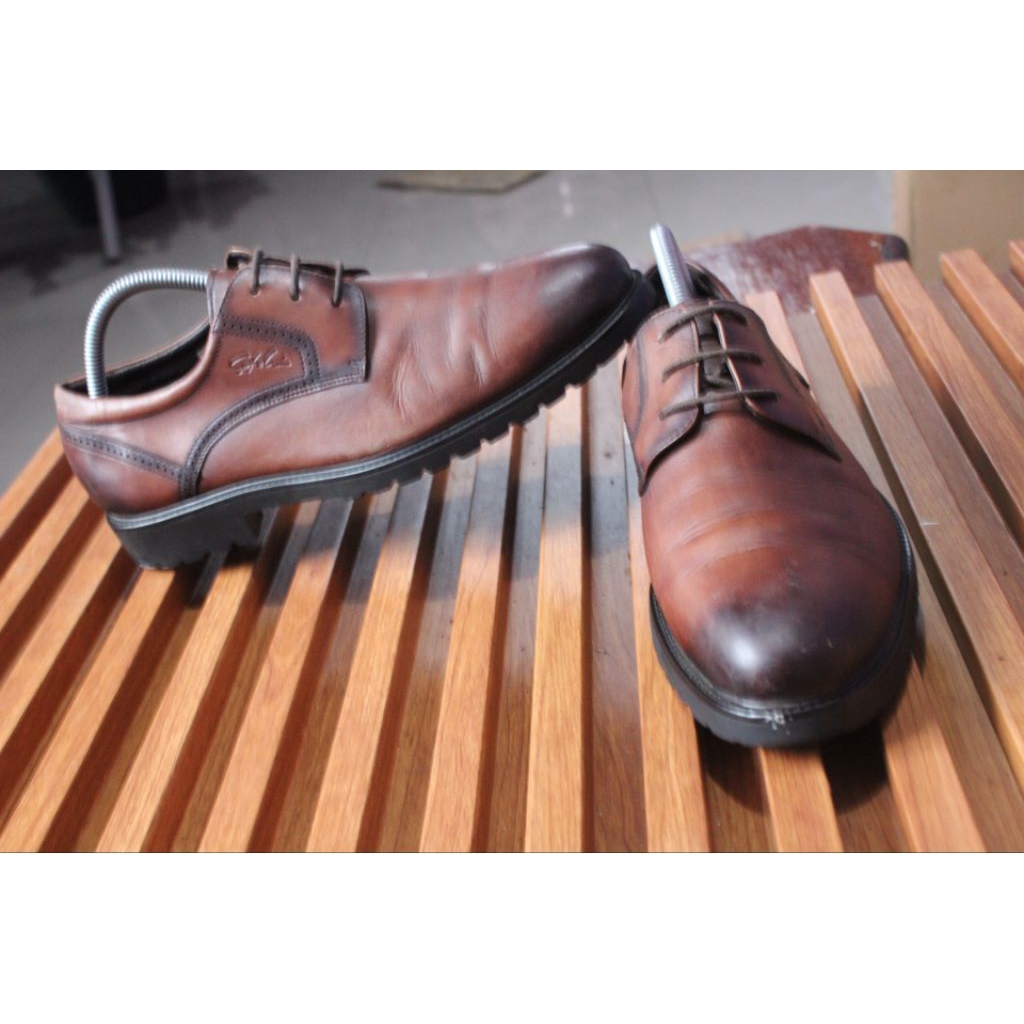 sepatu pantopel  keren kulit  brand korea " Satchi" upper kulit semir outsole gagah. size 39,insole.