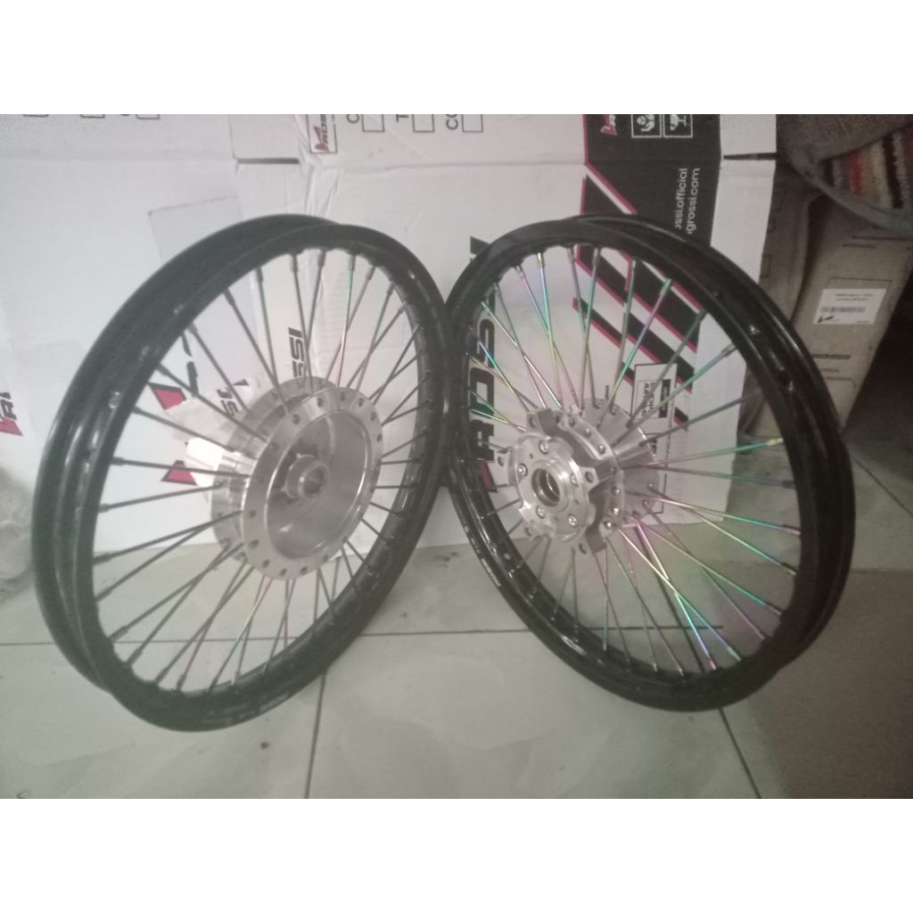 velg variasi Honda PCX 150/160 v Rossi ring 17 x140/140