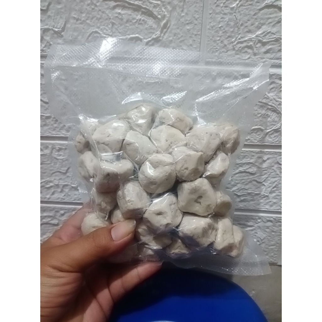 Basreng mini ikan tenggiri / baso ikan mentah / penyajian bisa di goreng bisa juga di rebus.