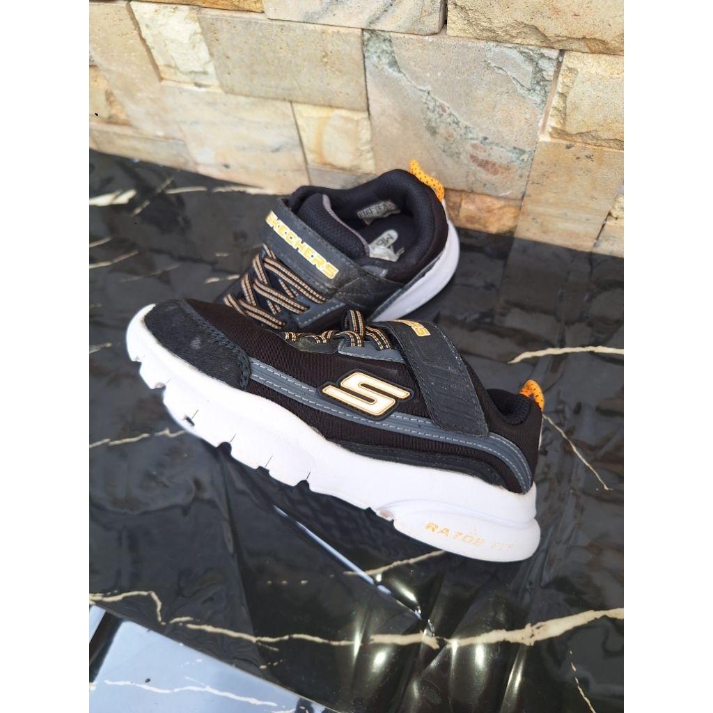 (PRELOVED) sepatu SKECHERS insole 18 cm