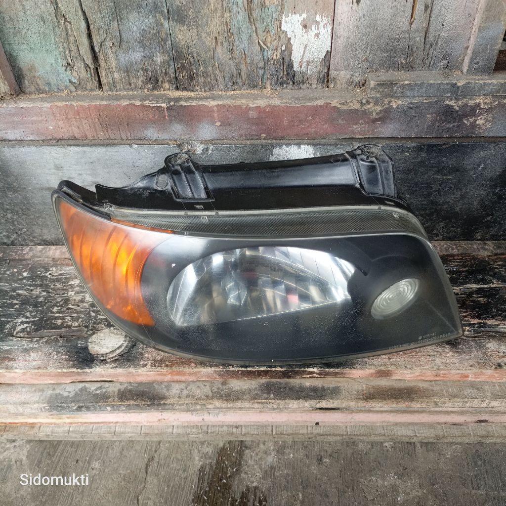 Headlamp Lampu Depan Hyundai Matrix 2001-2004 Sisi Kanan Model Black Eye Smoke Original Copotan