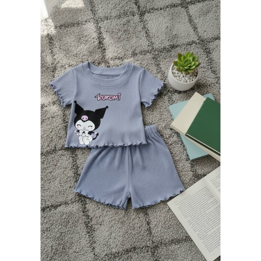 SETELAN BAJU ANAK KUROMI