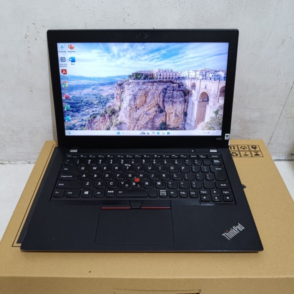 Laptop Lenovo Thinkpad X280, Processor : intel Core i3 - 8130U,  2.2Ghz, ( Generasi 8Th ) RAM : 4 GB