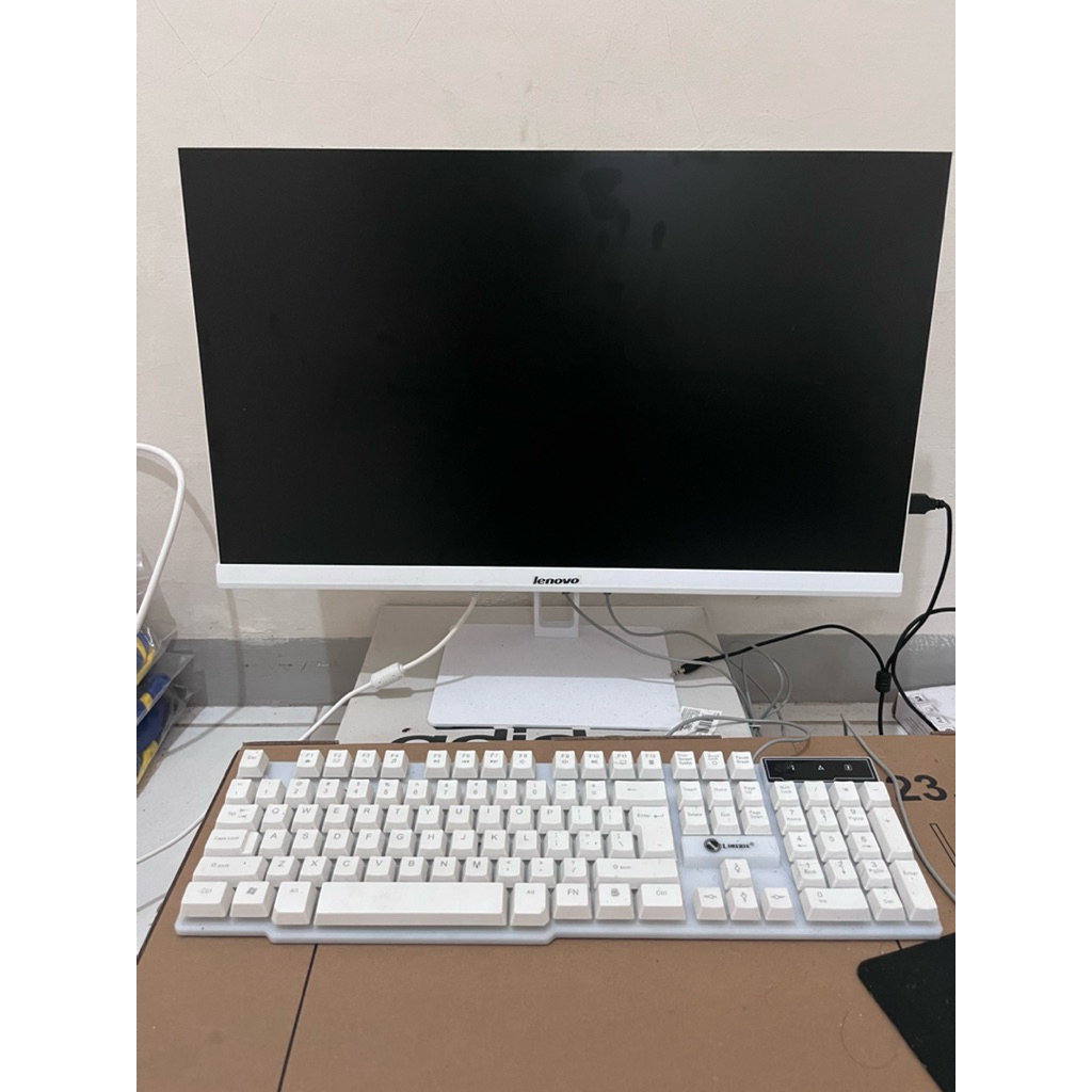 LENOVO komputer all in One 16/512GB intel i7 24inch