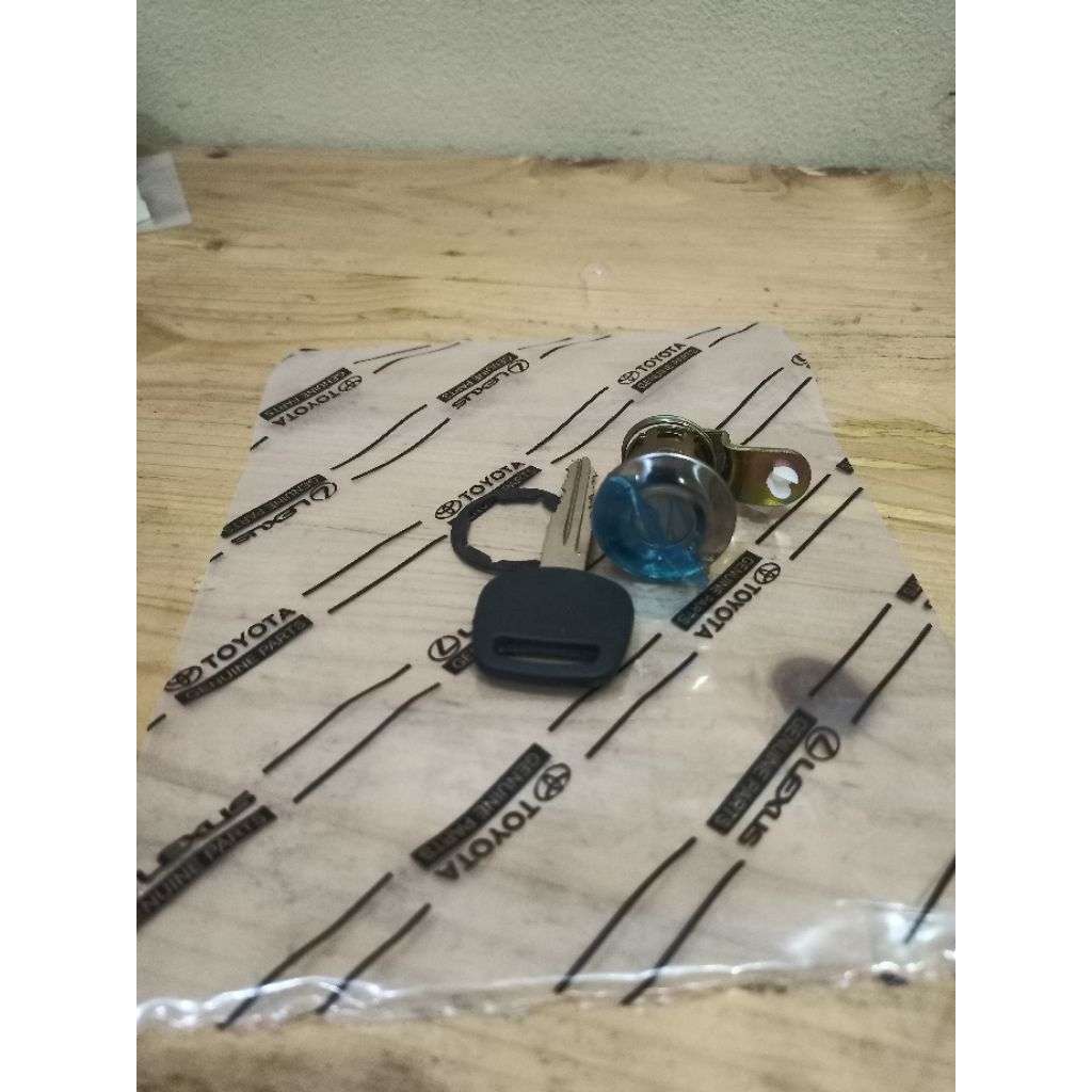 kunci pintu belakang bagasi daihatsu Feroza