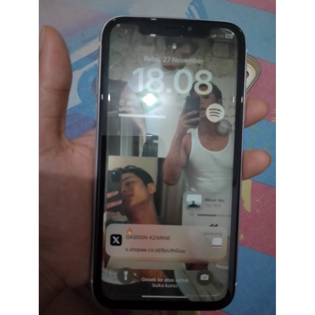 wts iPhone xr white 64 gb