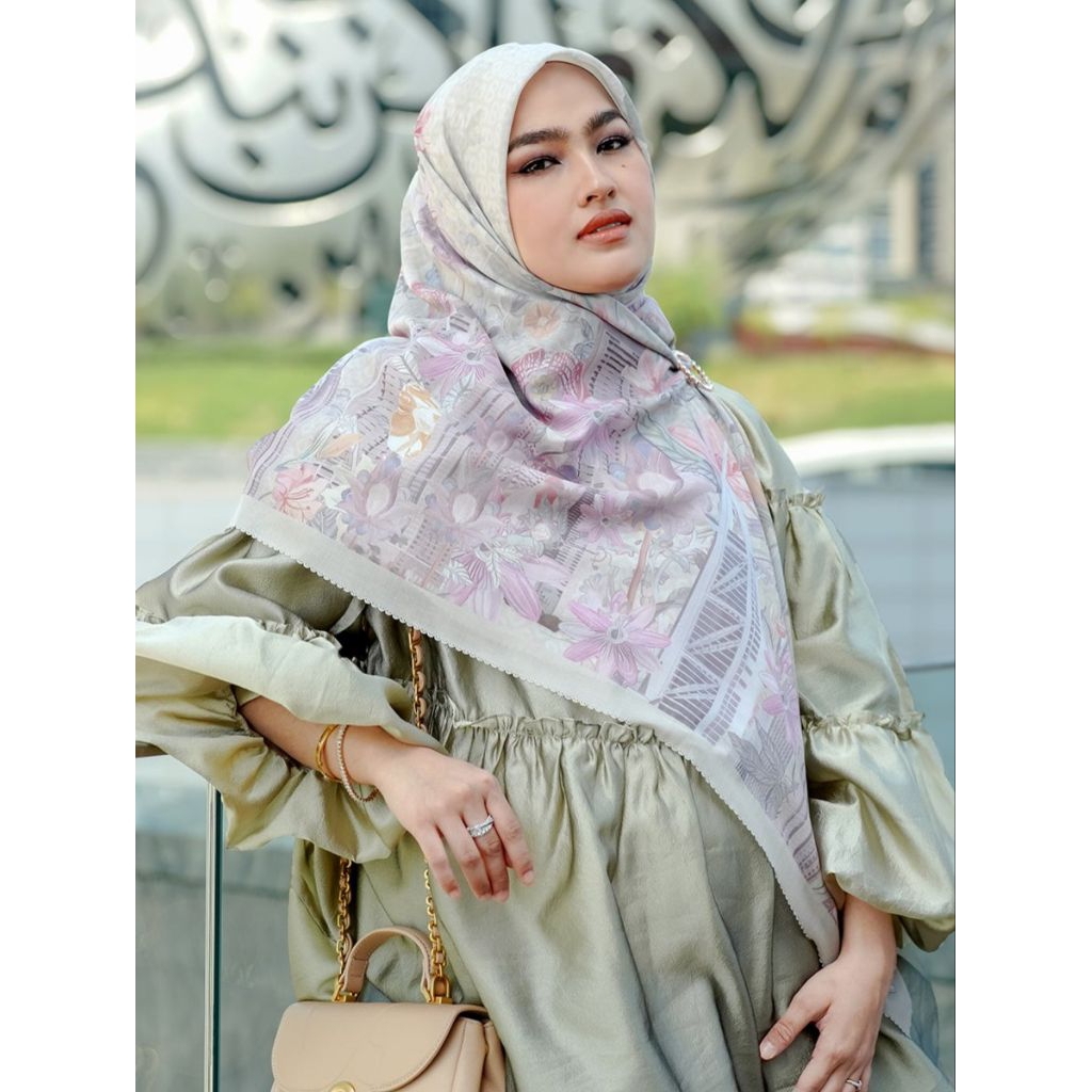 Buttonscarves Dubai - Ivory