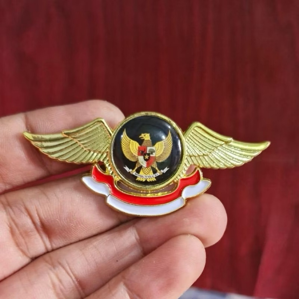 Pin Bros Pin Wing Logo Garuda Hitam kuningan Gold Peniti/Magnet PREMIUM
