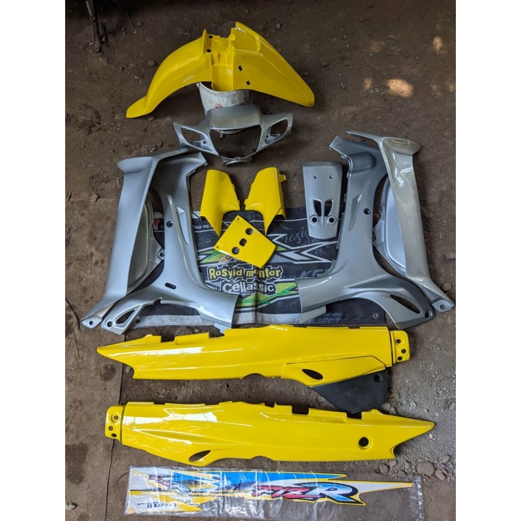 cover body full set halus fizr warna kuning silver + stiker