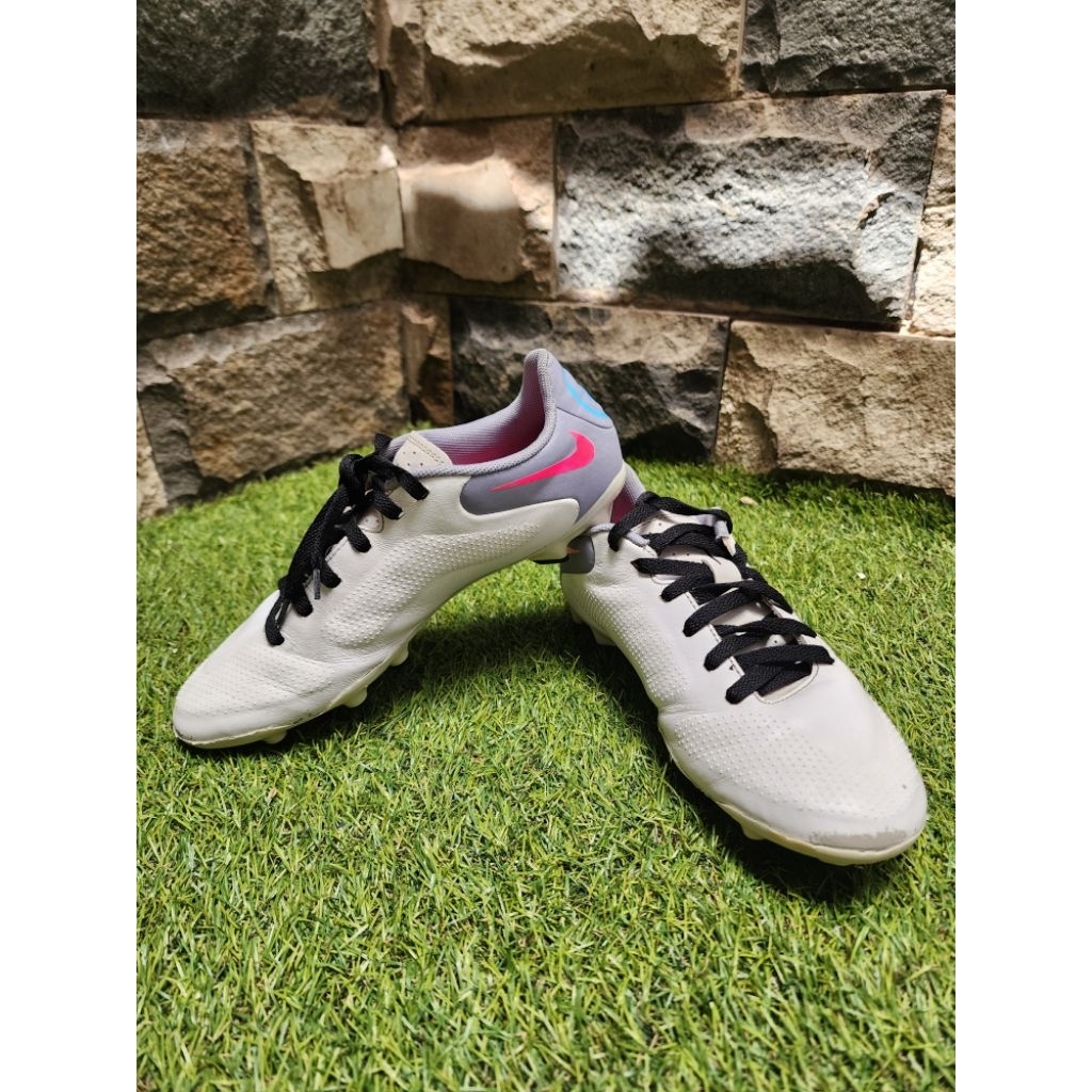 SEPATU BOLA NIKE TIEMPO LEGEND WHITE