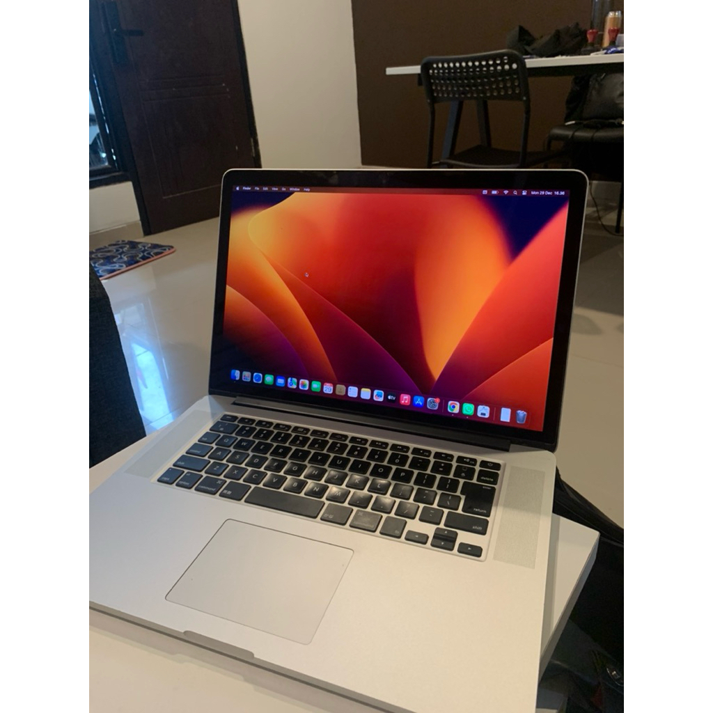 Macbook Pro retina 15 inch 2013 Core i7 8/256gb Dual VGA murah