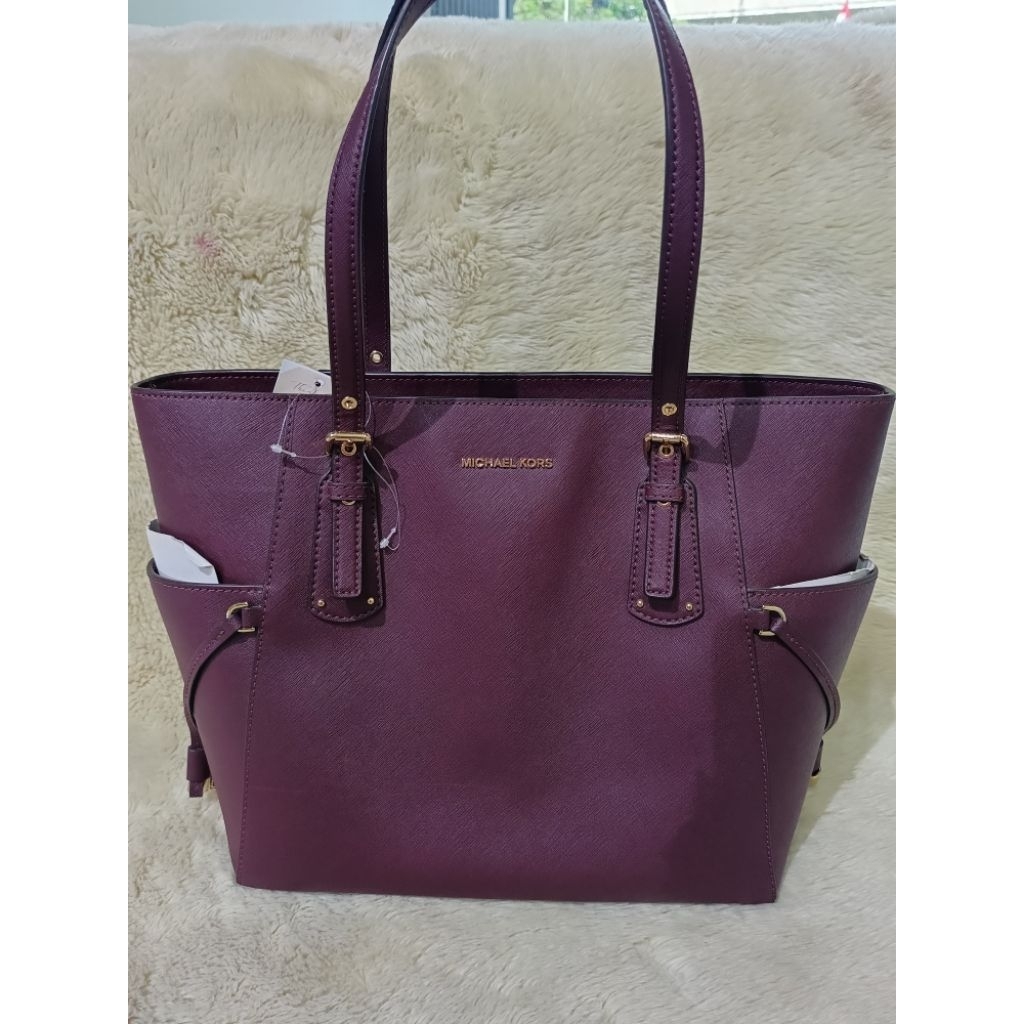 MK VOYAGER TOTE MERLOT LEATHER