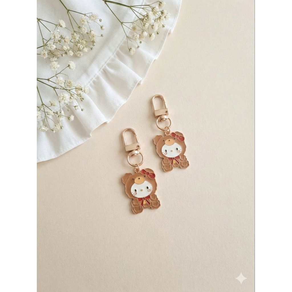 Gantungan Enamel Hello Kitty