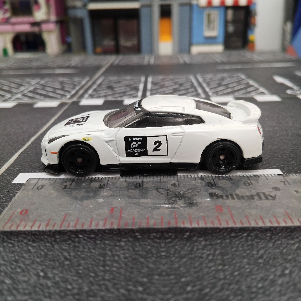 HOT WHEELS LOOSE 17 NISSAN GTR (R35) PUTIH GRAND TURISMO
