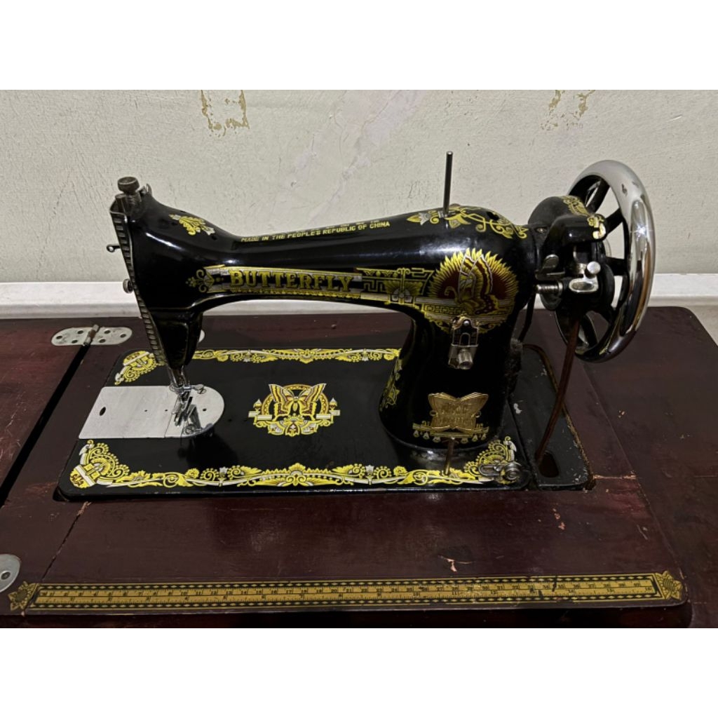 mesin jahit bekas (tanpa dinamo) + Meja, merk butterfly made in China (khusus Medan)