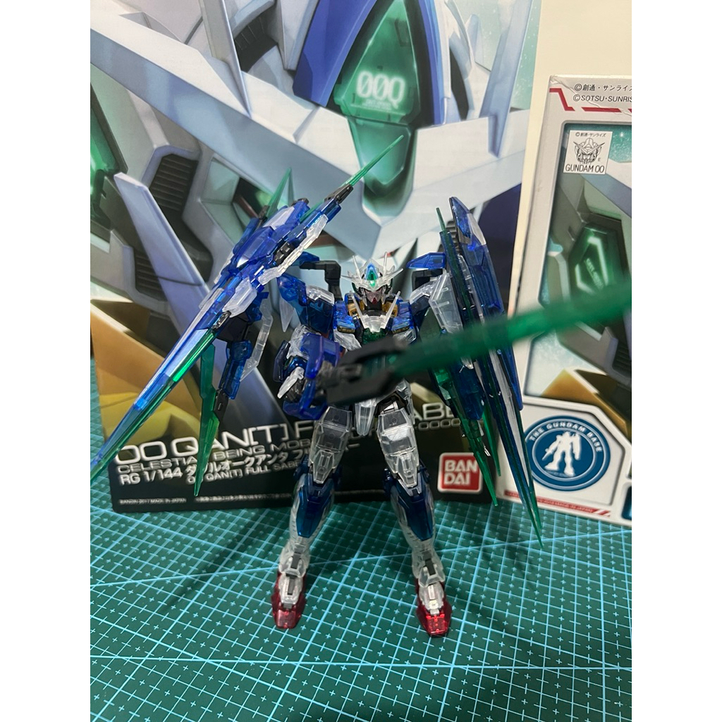 GUNDAM RG 00 QAN[T] FULL SABER The Gundam Base Limited sudah rakit BANDAI