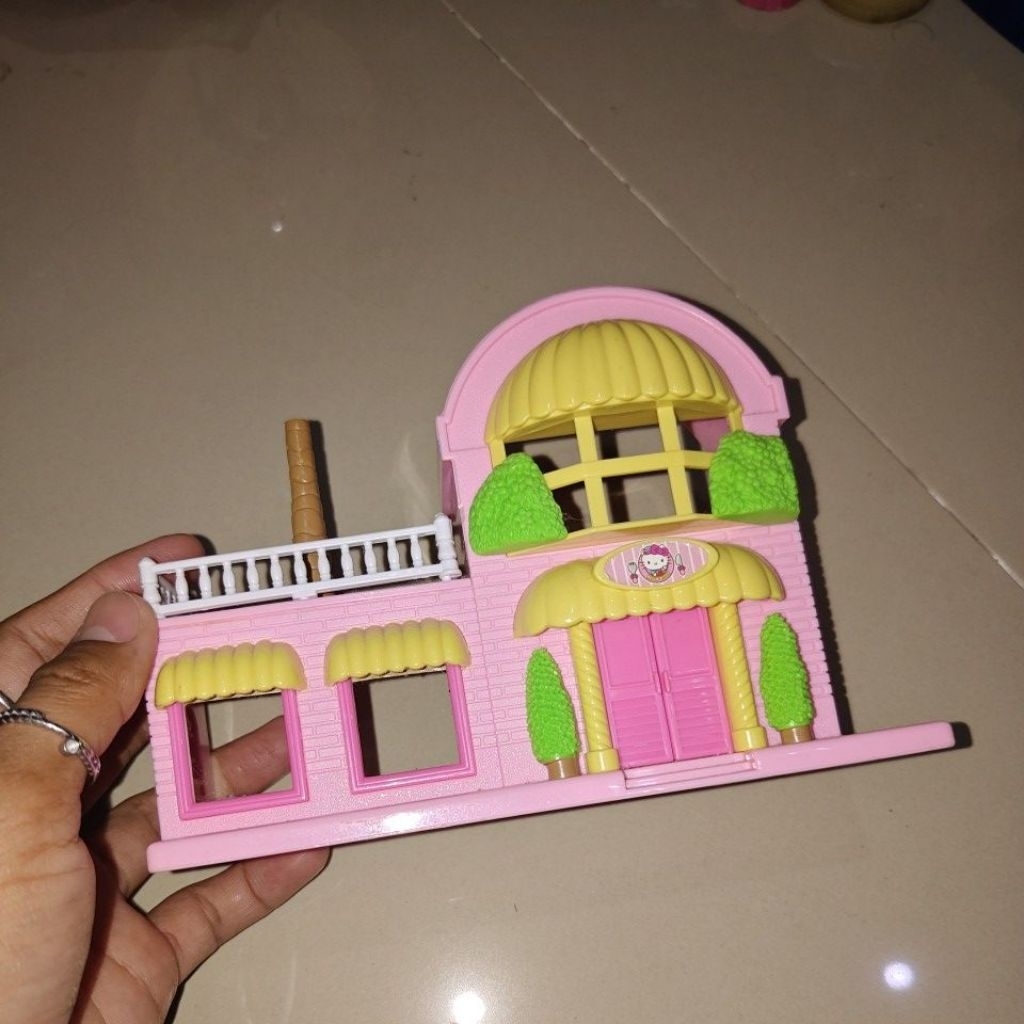 rumah diorama hellokitty